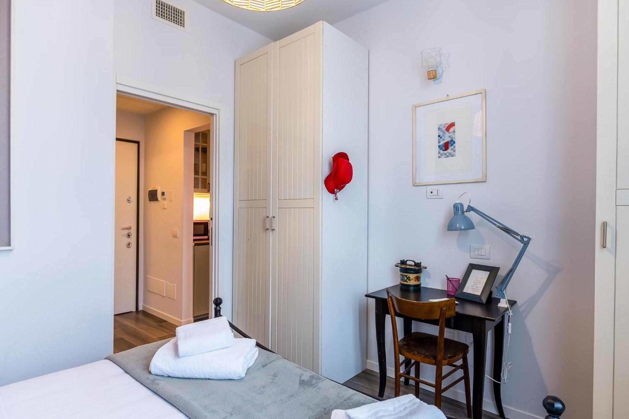 Nuovi Bilocali Station - 2 Con Parcheggio In Box E 1 Con Balcone -no Box- N&s Town Homes Apartment Mailand