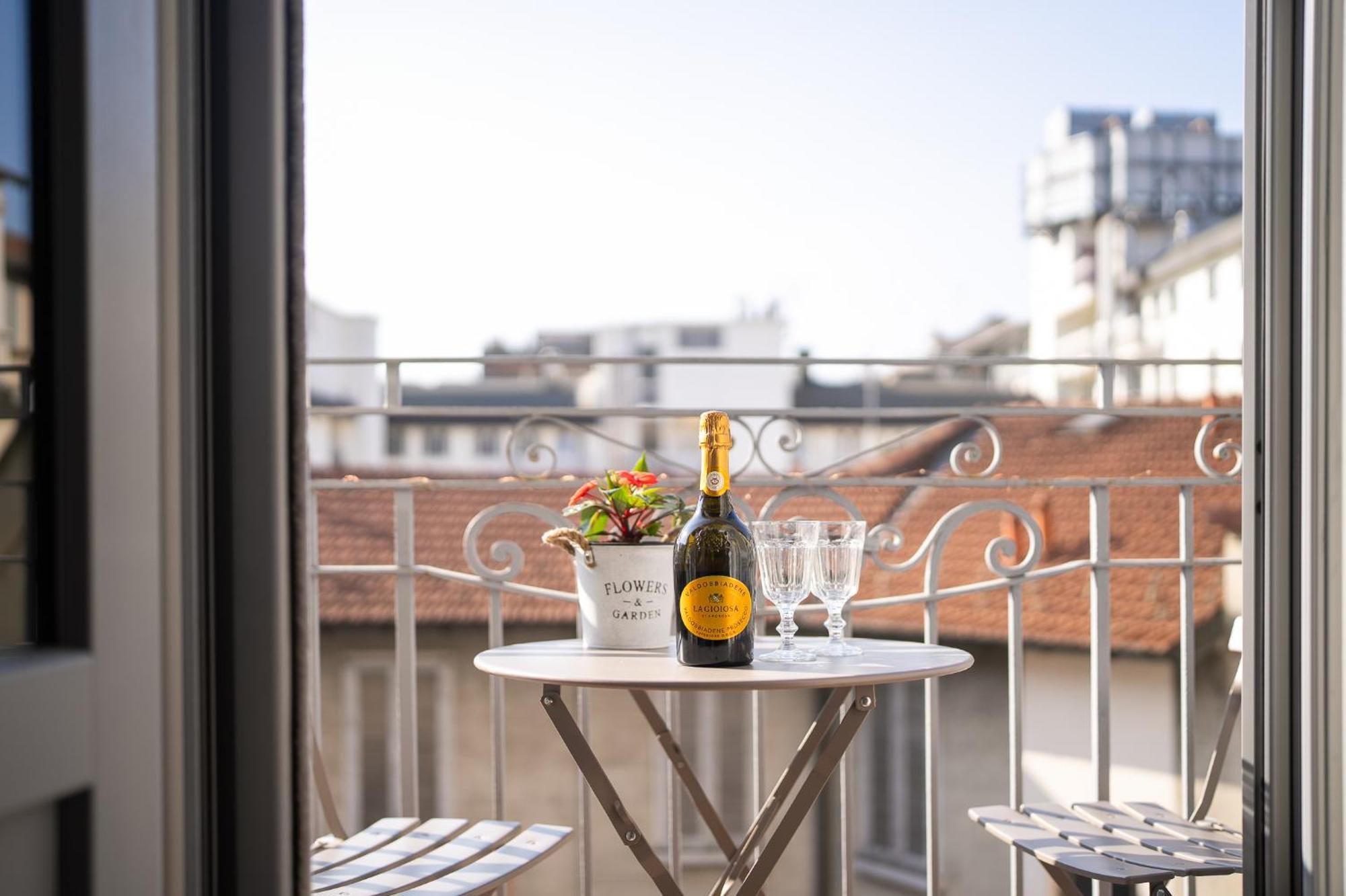 Nuovi Bilocali Station - 2 Con Parcheggio In Box E 1 Con Balcone -no Box- N&s Town Homes * Mailand