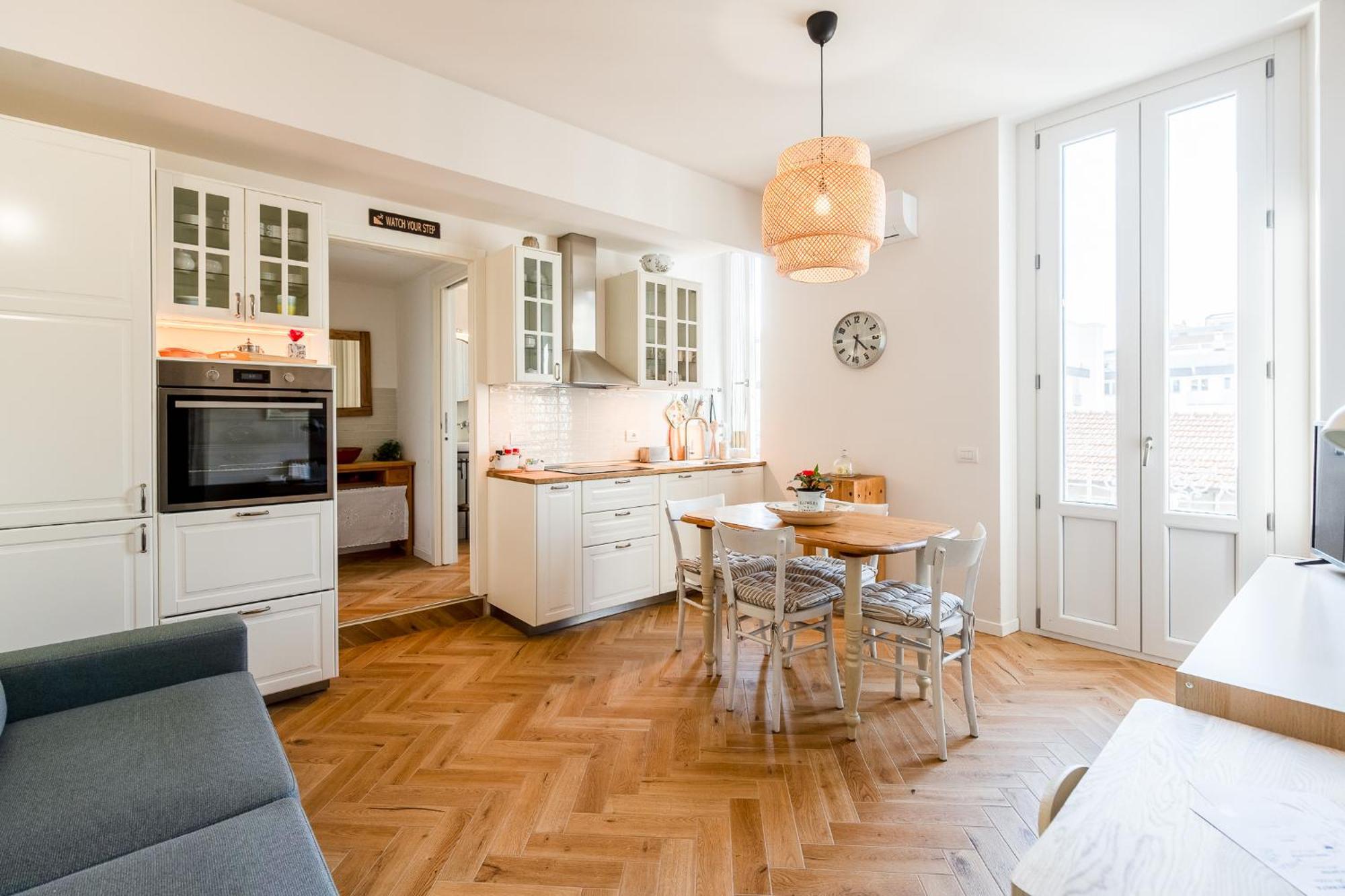Apartment Nuovi Bilocali Station - 2 Con Parcheggio In Box E 1 Con Balcone -no Box- N&s Town Homes